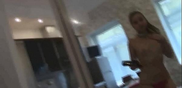  Amazing teenager records herself in the mirror